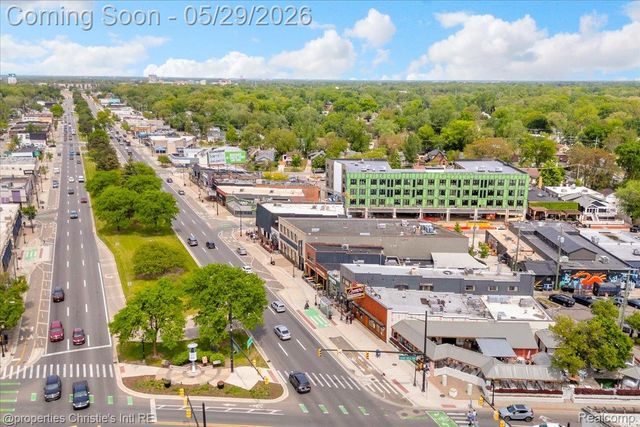 8740 Saratoga Street, Oak Park, MI 48237
