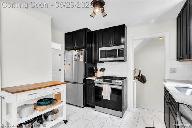 8740 Saratoga Street, Oak Park, MI 48237