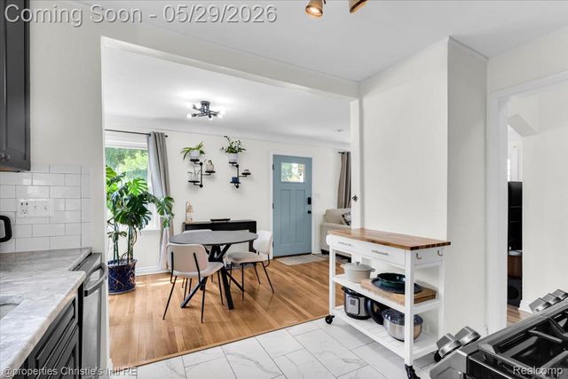 8740 Saratoga Street, Oak Park, MI 48237