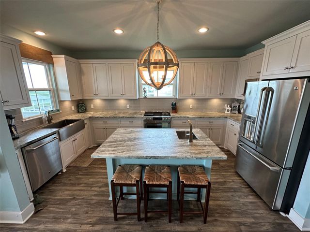 1913 Laguna Harbor Cove Boulevard, Port Bolivar, TX 77650