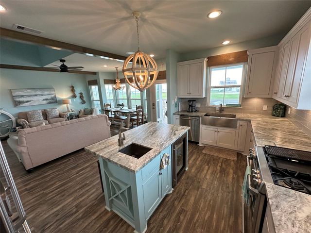 1913 Laguna Harbor Cove Boulevard, Port Bolivar, TX 77650