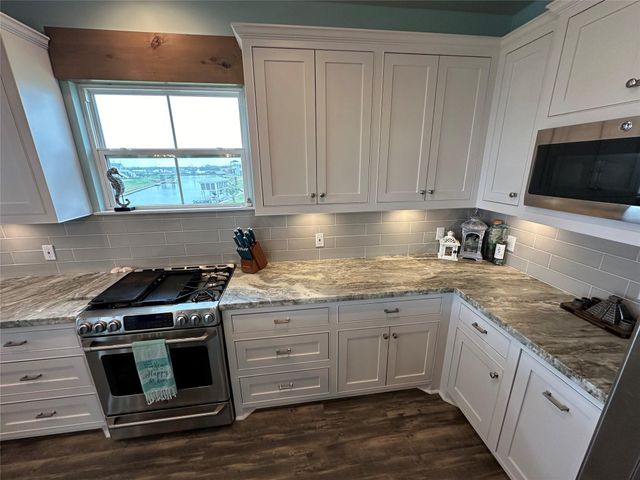 1913 Laguna Harbor Cove Boulevard, Port Bolivar, TX 77650