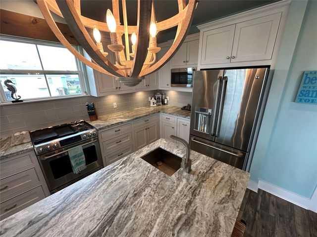 1913 Laguna Harbor Cove Boulevard, Port Bolivar, TX 77650