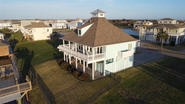 1913 Laguna Harbor Cove Boulevard, Port Bolivar, TX 77650