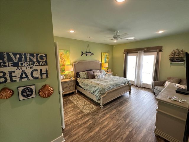 1913 Laguna Harbor Cove Boulevard, Port Bolivar, TX 77650