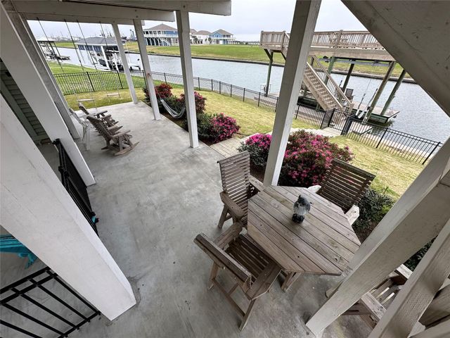 1913 Laguna Harbor Cove Boulevard, Port Bolivar, TX 77650