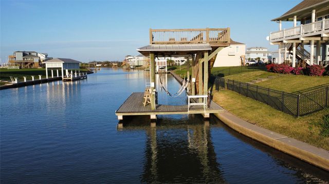 1913 Laguna Harbor Cove Boulevard, Port Bolivar, TX 77650
