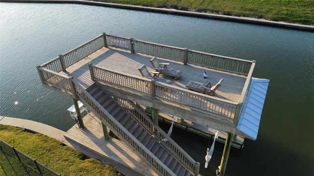 1913 Laguna Harbor Cove Boulevard, Port Bolivar, TX 77650