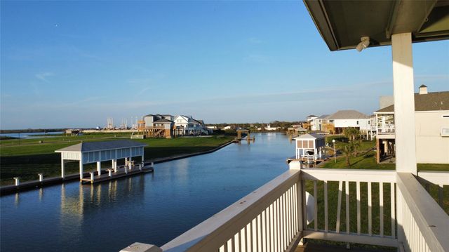 1913 Laguna Harbor Cove Boulevard, Port Bolivar, TX 77650