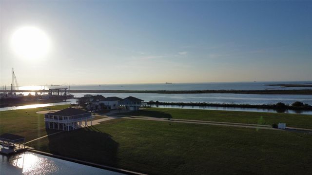 1913 Laguna Harbor Cove Boulevard, Port Bolivar, TX 77650