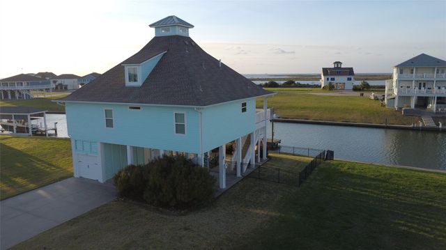 1913 Laguna Harbor Cove Boulevard, Port Bolivar, TX 77650