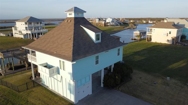 1913 Laguna Harbor Cove Boulevard, Port Bolivar, TX 77650