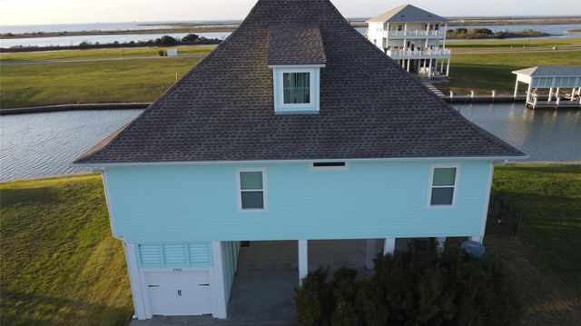 1913 Laguna Harbor Cove Boulevard, Port Bolivar, TX 77650