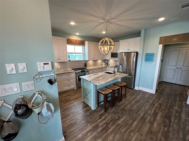 1913 Laguna Harbor Cove Boulevard, Port Bolivar, TX 77650