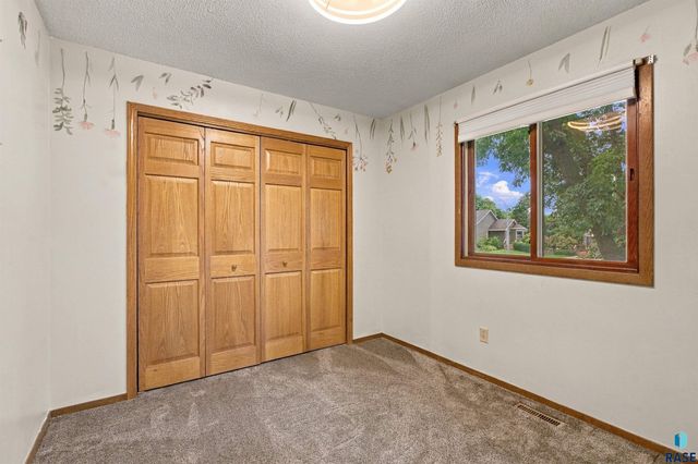 6219 W Coughran Ct Court, Sioux Falls, SD 57106