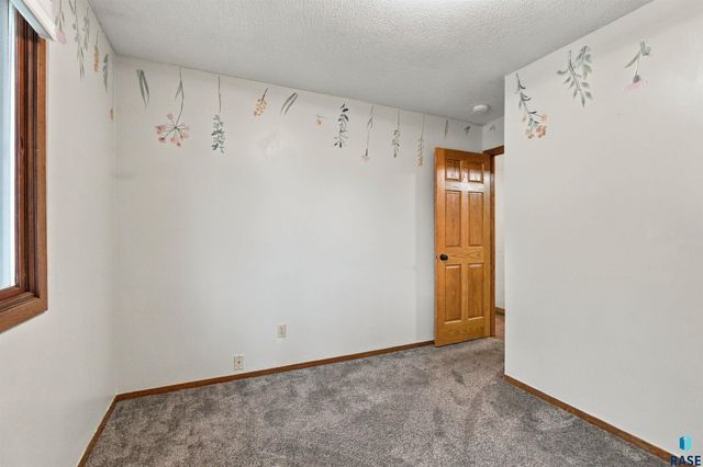 6219 W Coughran Ct Court, Sioux Falls, SD 57106