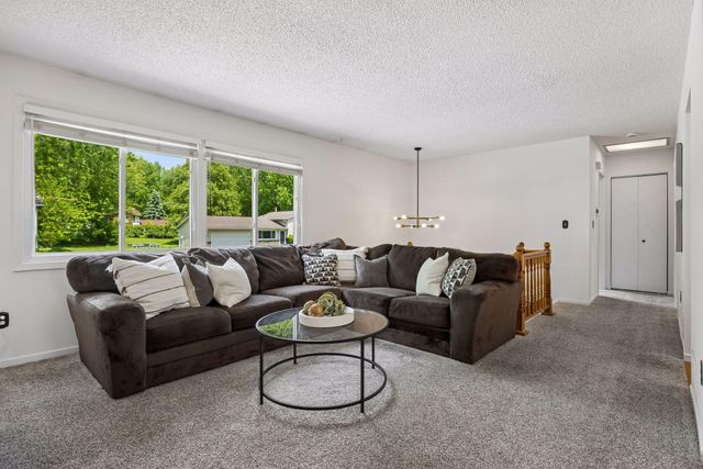 14015 39th Avenue N, Plymouth, MN 55447
