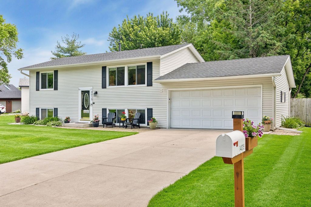 14015 39th Avenue N, Plymouth, MN 55447