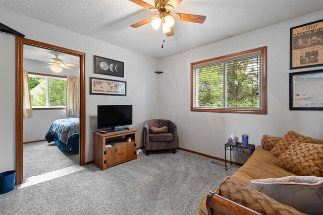 4906 COPPER HILL RD, Rapid City, SD 57702