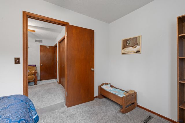 4906 COPPER HILL RD, Rapid City, SD 57702