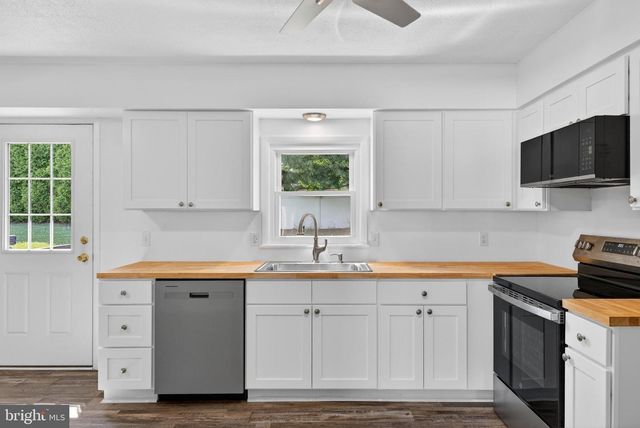 20 PINE DR, Manchester, PA 17345