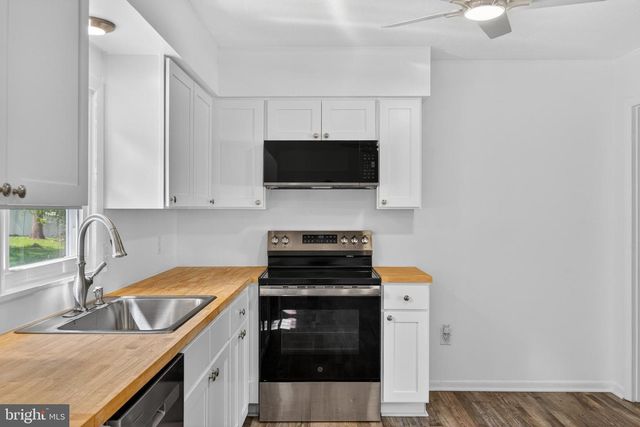 20 PINE DR, Manchester, PA 17345