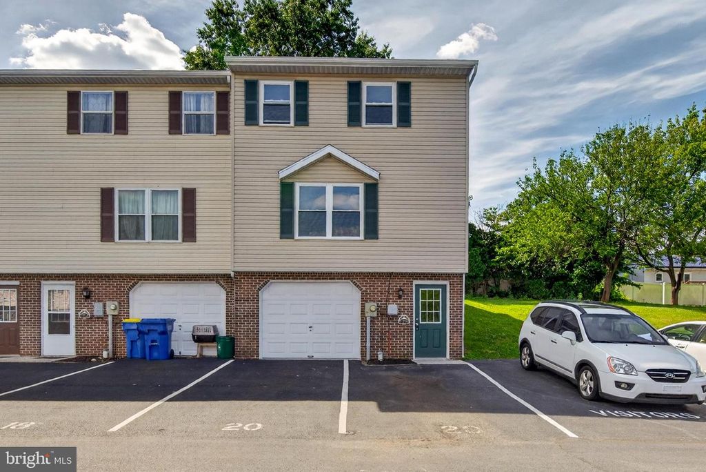 20 PINE DR, Manchester, PA 17345