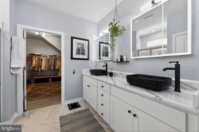 203 CONGRESSIONAL CT, Moorestown, NJ 08057