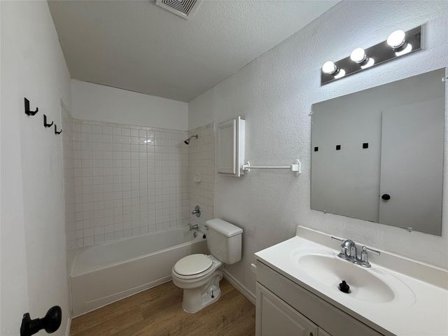 1204 Aransas ST, Lockhart, TX 78644