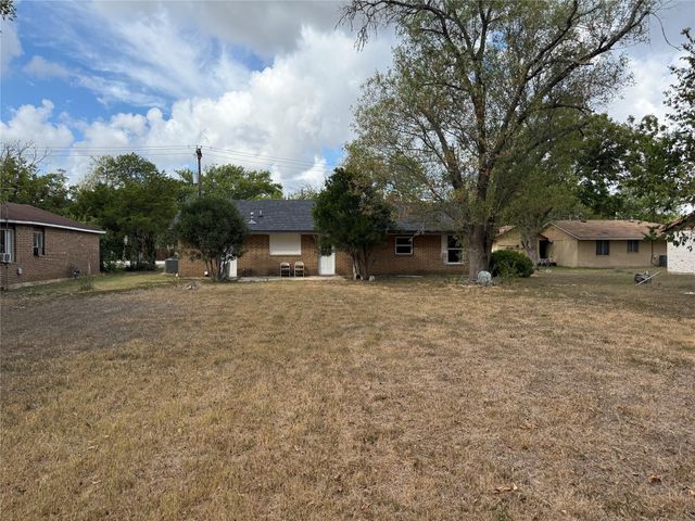 1204 Aransas ST, Lockhart, TX 78644
