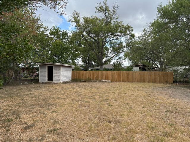 1204 Aransas ST, Lockhart, TX 78644