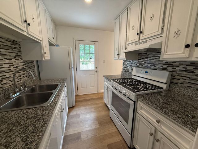 1204 Aransas ST, Lockhart, TX 78644