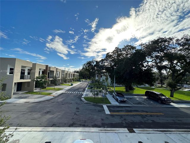 5481 W Oak Way 5481, Dania Beach, FL 33314