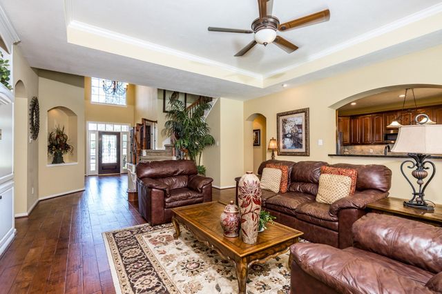 15823 Lake Loop Drive, Cypress, TX 77433