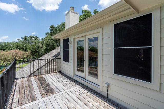 15823 Lake Loop Drive, Cypress, TX 77433