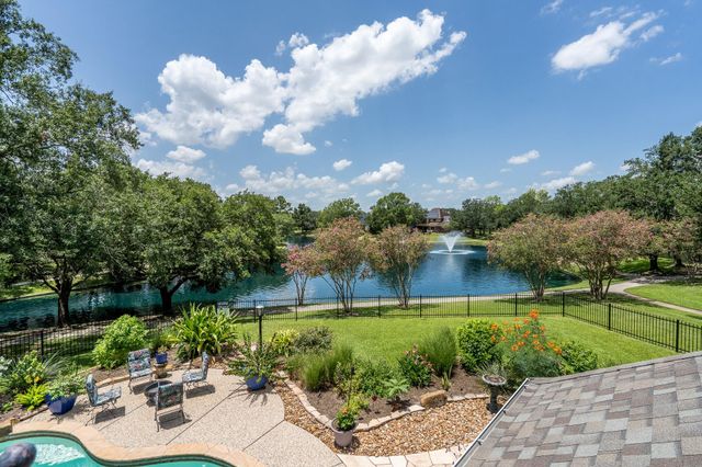 15823 Lake Loop Drive, Cypress, TX 77433