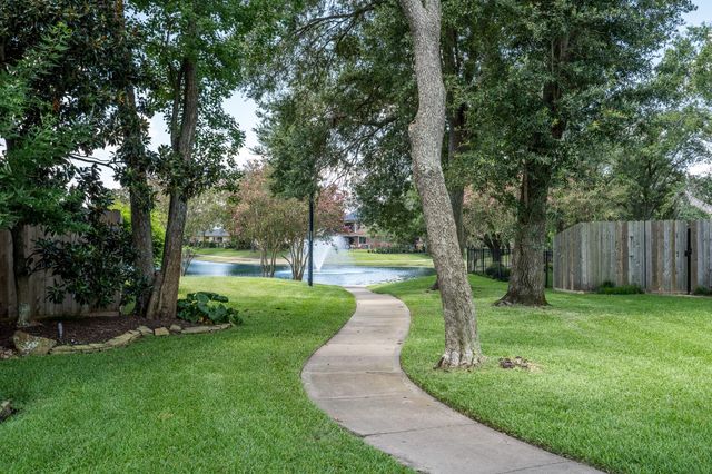 15823 Lake Loop Drive, Cypress, TX 77433