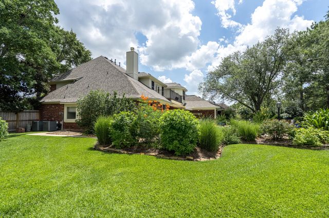 15823 Lake Loop Drive, Cypress, TX 77433