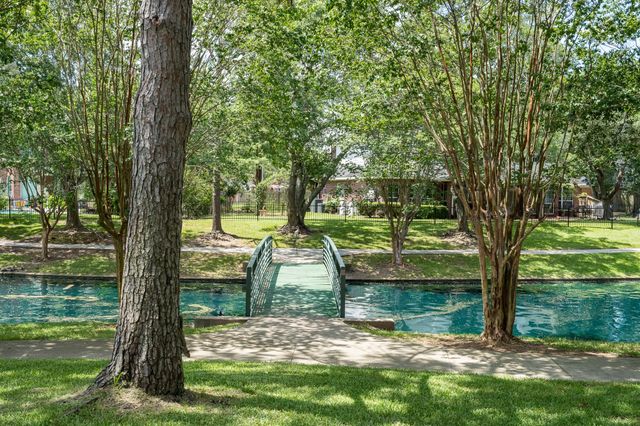 15823 Lake Loop Drive, Cypress, TX 77433