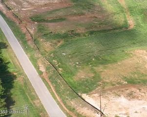 42 Farley Road, Byhalia, MS 38611