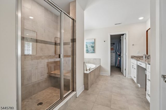 3 Harmon Dr, Tinton Falls Boro, NJ 07724