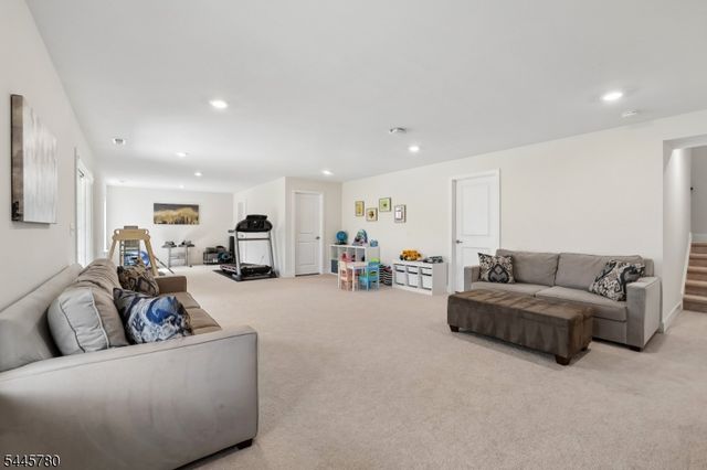 3 Harmon Dr, Tinton Falls Boro, NJ 07724