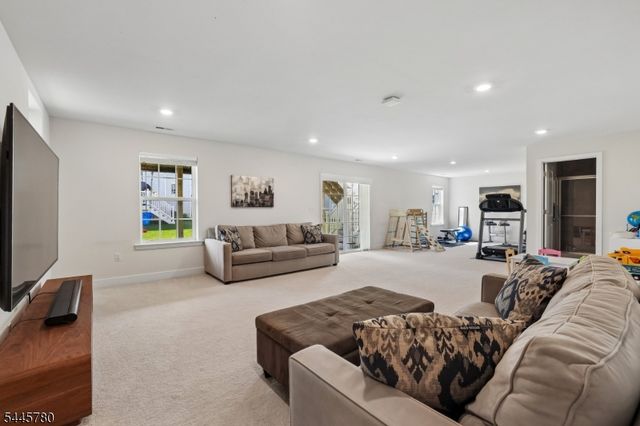 3 Harmon Dr, Tinton Falls Boro, NJ 07724