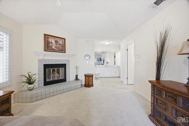 2323 Easthills Drive 34, Bakersfield, CA 93306