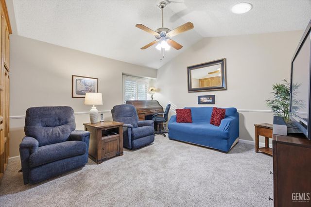 2323 Easthills Drive 34, Bakersfield, CA 93306