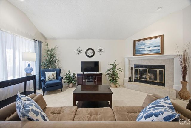 2323 Easthills Drive 34, Bakersfield, CA 93306