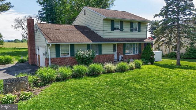 1106 VILLAGE RD, Lancaster, PA 17602