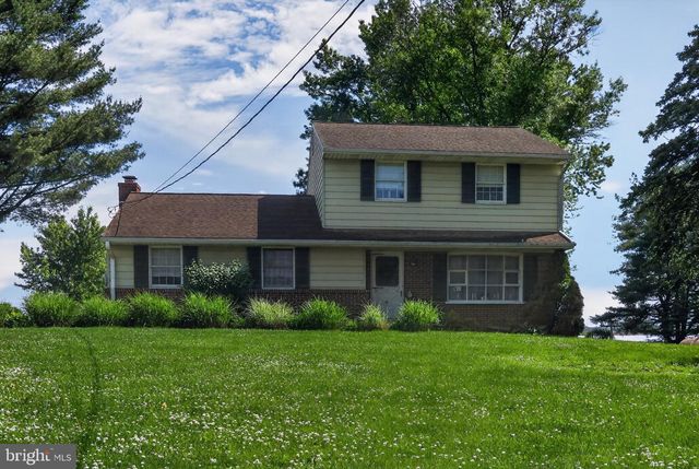 1106 VILLAGE RD, Lancaster, PA 17602