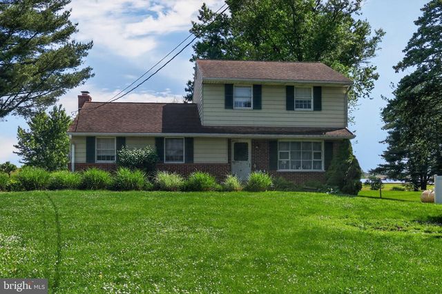 1106 VILLAGE RD, Lancaster, PA 17602