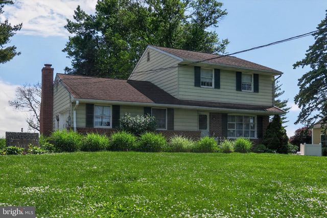 1106 VILLAGE RD, Lancaster, PA 17602